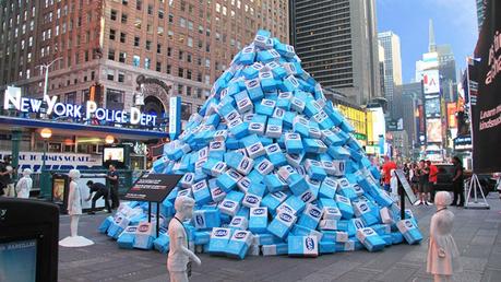 Estatuas de niños hechas con azúcar para promover la alimentación saludable Estatuas de niños hechas con azúcar para promover la alimentación saludable