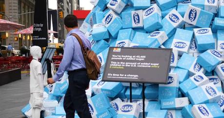 Estatuas de niños hechas con azúcar para promover la alimentación saludable Estatuas de niños hechas con azúcar para promover la alimentación saludable