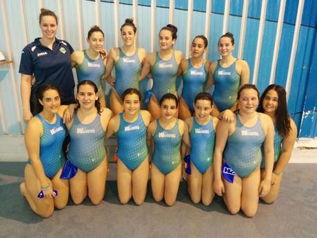 Las chicas del C.W. Dos Hermanas se lanzan al agua Las chicas del C.W. Dos Hermanas se lanzan al agua