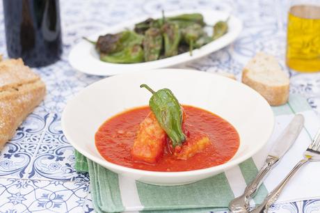 Bacalao frito con tomate