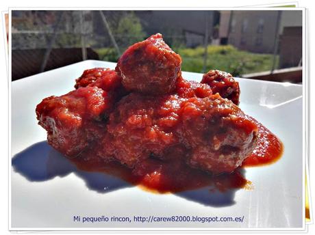 Albóndigas con tomate al parmesano