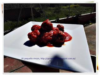 Albóndigas con tomate al parmesano