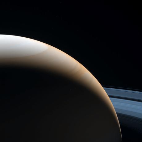Saturno al infrarrojo