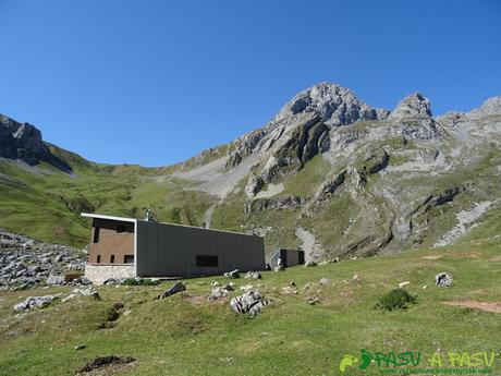 Ruta Peña Ubiña por la Arista Norte: Refugio de Meicín