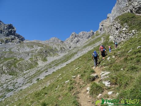 PEÑA UBIÑA por la ARISTA NORTE y CANAL DE LA FANA : Ruta desde TUIZA DE ARRIBA Ruta Peña Ubiña por la Arista Norte: Subiendo por el Valle de Covarrubia