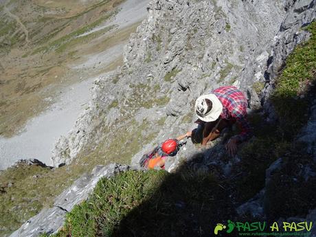PEÑA UBIÑA por la ARISTA NORTE y CANAL DE LA FANA : Ruta desde TUIZA DE ARRIBA Ruta Peña Ubiña por la Arista Norte: Primera trepada en la arista norte