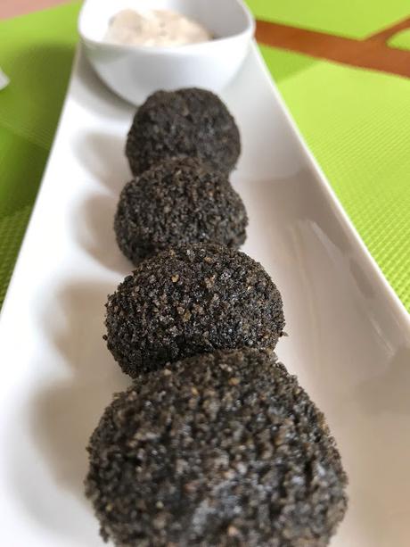 CROQUETAS DE CHOCO CON MAYONESA DE AJO NEGRO