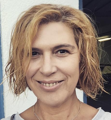 A veces lo he engominado para sacar la onda natural y ¡oye!, que me ha gustado a mi esto :) Ya estamos de vuelta y sin depresión post-vacacional