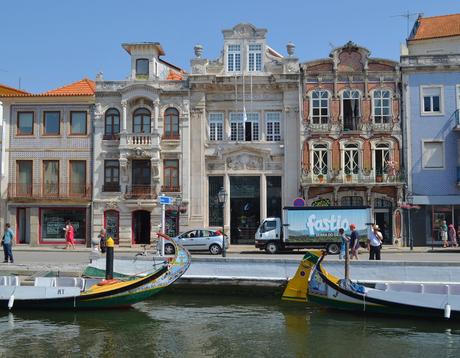 Canales y mucho color en Aveiro, la Venecia Lusa {Portugal}
