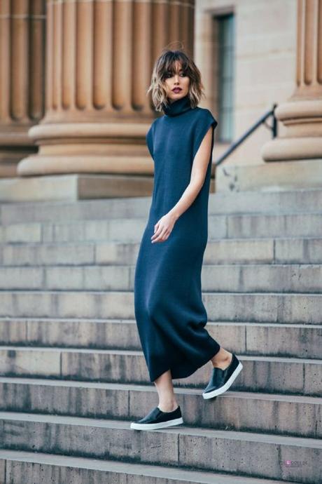 vestido largo y zapatillas looks inspiracion con vestido largo maxi dress y zapatillas de deporte sneakers para outfits de otoño invierno