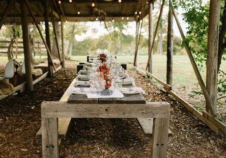 Mesa de campo en otoño