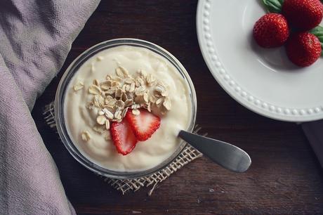 Beneficios del yogur para las personas con problemas para digerir la lactosa