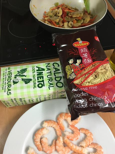 Wok De Verduras Con Noodles Y Langostinos Wok De Verduras Con Noodles Y Langostinos