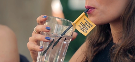 WWF le quita los hielos a los vasos de un bar para concienciar sobre el calentamiento global WWF le quita los hielos a los vasos de un bar para concienciar sobre el calentamiento global