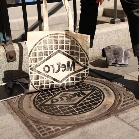 raubdruckerin y su “imprenta callejera” raubdruckerin-alcantarilla-metro-madrid-totenart