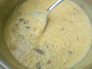 KHEER (ARROZ CON LECHE, RECETA DE INDIA) CON ALMENDRAS, PISTACHOS, CARDAMOMO Y AZAFRAN