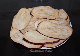 Rollitos de berenjena con tapenade y queso fresco Rollitos de berenjena con tapenade y queso fresco