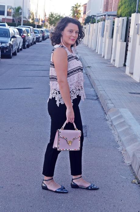 Camiseta rosa con encaje Camiseta rosa con encaje