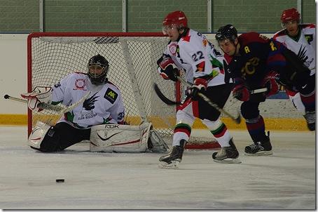 Foto: www.hockeyhielo.com Hockey hielo: Aramón Jaca a un paso del título de Liga.