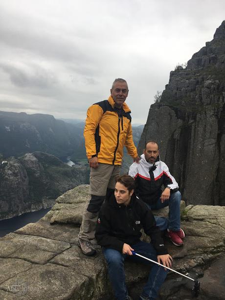 Padre, hijo y hermano en un día inolvidable en el Preikestolen. Fotografia-Preikestolen-Pulpito-Abuelohara