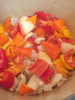 SALCHICHAS CON PIMIENTOS Y PATATAS SALCHICHAS CON PIMIENTOS Y PATATAS