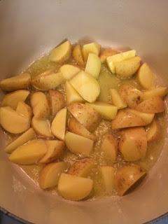 SALCHICHAS CON PIMIENTOS Y PATATAS SALCHICHAS CON PIMIENTOS Y PATATAS