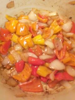 SALCHICHAS CON PIMIENTOS Y PATATAS SALCHICHAS CON PIMIENTOS Y PATATAS