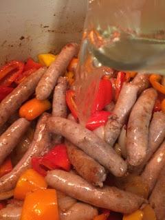 SALCHICHAS CON PIMIENTOS Y PATATAS SALCHICHAS CON PIMIENTOS Y PATATAS