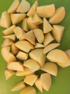 SALCHICHAS CON PIMIENTOS Y PATATAS SALCHICHAS CON PIMIENTOS Y PATATAS