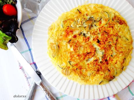 Tortilla de calabacín con cebolla