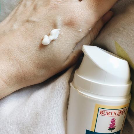 Hidratante intensa de Burt's Bees, simple y efectiva. Hidratante intensa de Burt's Bees, simple y efectiva.