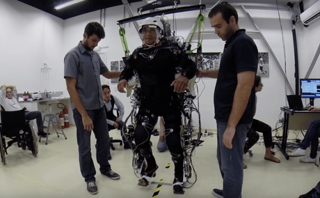 Tratamiento con Realidad Virtual y exoesqueleto ayuda a parapléjicos a reconectar sus extremidades