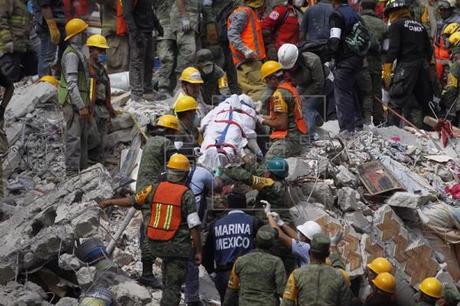 Tierra vuelve temblar México