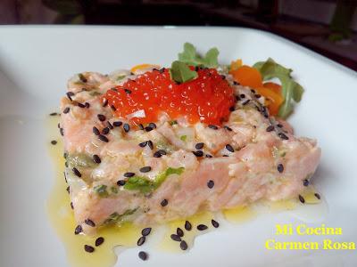 TARTAR DE SALMON CON ALCAPARRAS, CILANTRO Y SUS HUEVAS