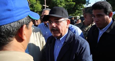 Danilo Medina recorre zonas afectadas por huracán María.
