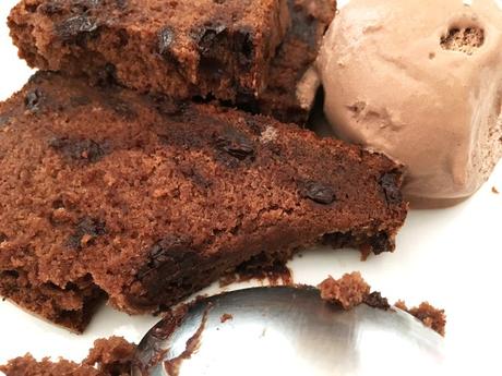Bizcocho de helado de chocolate – 3 ingredientes (Ice Cream Bread)