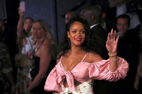 Rihanna deslumbra en #Madrid en la presentación sorpresa de sus #cosméticos / #Belleza #España Rihanna deslumbra en #Madrid en la presentación sorpresa de sus #cosméticos / #Belleza #España