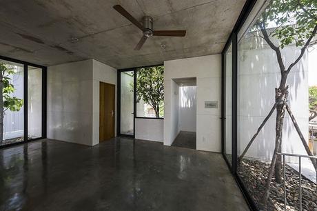 Residencia de Hormigon,  Vidrio y Vegetacion