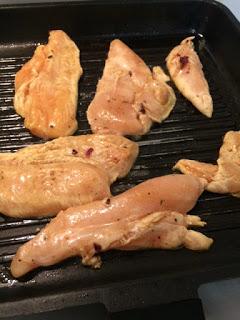 ENSALADA DE QUINOA Y PECHUGAS ESPECIADAS CON SABOR A MARRUECOS ENSALADA DE QUINOA Y PECHUGAS ESPECIADAS CON SABOR A MARRUECOS