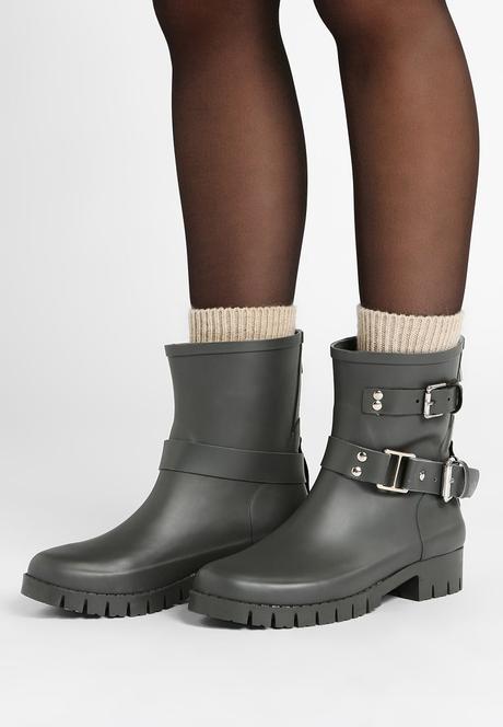 Botas de agua para la lluvia, combinar sin morir en el intento Botas de agua para la lluvia, combinar sin morir en el intento