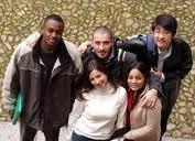 CONTENTOS CON NUESTRO COLOR DE PIEL CONTENTOS CON NUESTRO COLOR DE PIEL