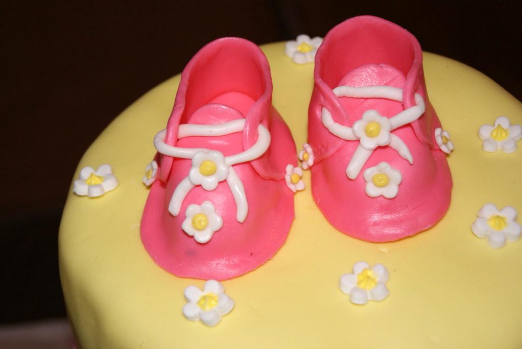 Como hacer zapatitos de bebé en pasta de goma para baby shower