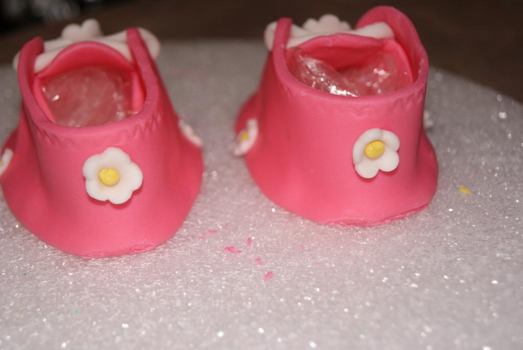 Como hacer zapatitos de bebé en pasta de goma para baby shower