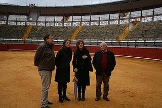 ISABEL AMBROSIO VISITA LAS OBRAS DE LA PLAZA DE TOROS DE PRIEGO ISABEL AMBROSIO VISITA LAS OBRAS DE LA PLAZA DE TOROS DE PRIEGO