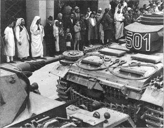 Los panzer desfilan por las calles de Trípoli - 12/03/1941.