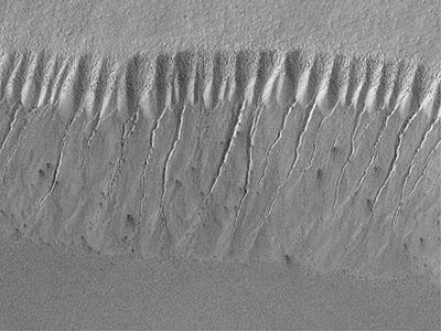 MRO detecta posibles arroyos en Marte
