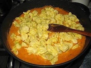 Saccottini de bacon y rúcula con salsa de calabacín y gambas Saccottini de bacon y rúcula con salsa de calabacín y gambas