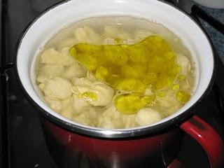 Saccottini de bacon y rúcula con salsa de calabacín y gambas Saccottini de bacon y rúcula con salsa de calabacín y gambas