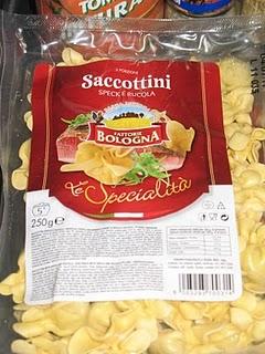 Saccottini de bacon y rúcula con salsa de calabacín y gambas Saccottini de bacon y rúcula con salsa de calabacín y gambas