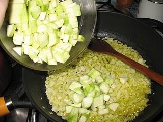 Saccottini de bacon y rúcula con salsa de calabacín y gambas Saccottini de bacon y rúcula con salsa de calabacín y gambas